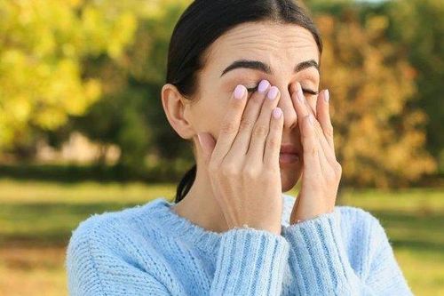 Các biện pháp giúp giảm triệu chứng viêm kết mạc dị ứng