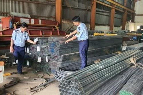 Cục Quản lý thị trường Đắk Nông xử phạt một đơn vị vi phạm ghi nhãn hàng hóa