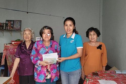 Trao hỗ trợ cho hội viên phụ nữ nghèo, khuyết tật