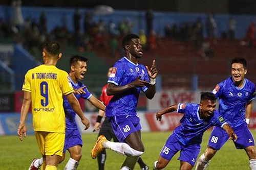 Khánh Hòa FC giữ 1 điểm kịch tính trên sân nhà