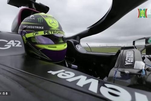 Lewis Hamilton và George Russell chạy thử mẫu xe F1 mới