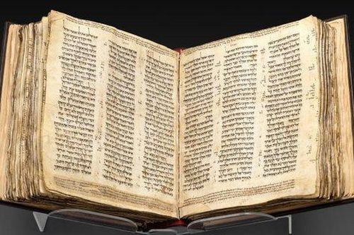 Mỹ dự kiến bán đấu giá cuốn Kinh Thánh cổ hơn 1.000 năm tuổi