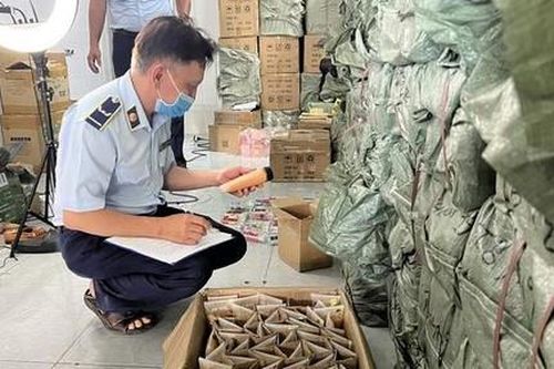 TPHCM: Phát hiện kho mỹ phẩm trôi nổi trị giá gần 2 tỷ đồng, chỉ bán online