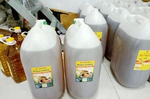 An Giang: Hơn 8.000 lít dầu thực vật vi phạm về ghi nhãn hàng hóa
