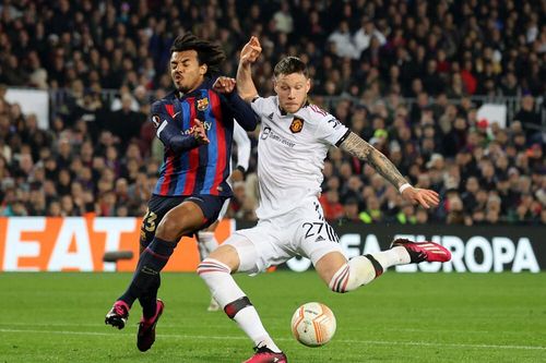 HLV Erik ten Hag trách trọng tài không đuổi cầu thủ Barcelona