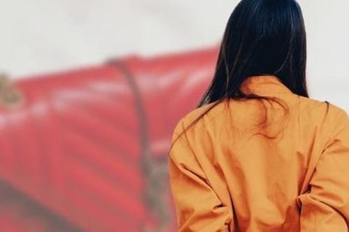 Bị phạt tù 12 năm vì ăn trộm đồ hiệu của bạn thân