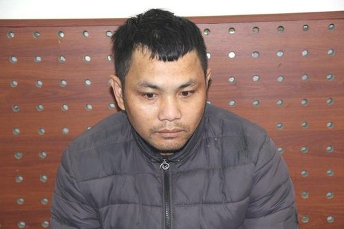 Người đàn ông cướp túi đựng tiền vàng của bà chủ quán tạp hóa