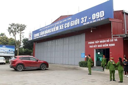 Bắt Phó giám đốc và hai nhân viên trung tâm kiểm định xe cơ giới