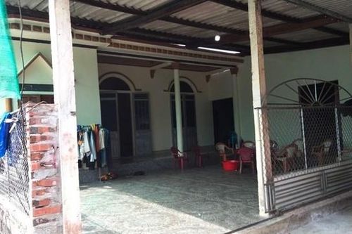 Người bố đẻ cầm dao chém con trai tử vong đã bị khởi tố