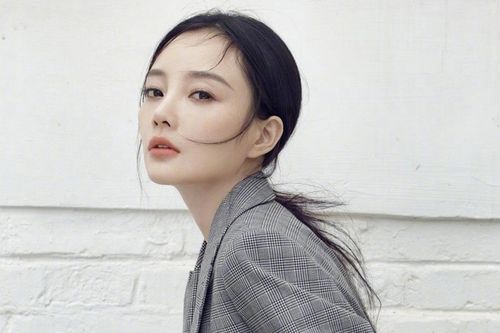 Lý Tiểu Lộ vẫn sống sung túc sau khi bị đuổi khỏi showbiz
