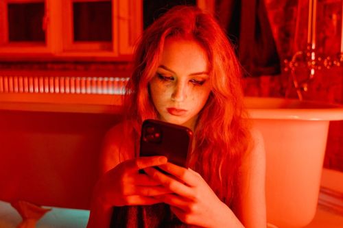 Cô gái bị tấn công vì khoe chuyện trả thù người yêu cũ