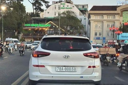 Phạt nặng tài xế dùng băng dính sửa biển số xe để né phạt nguội