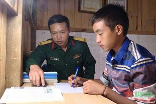 Nụ cười tỏa rạng ở bản người Mông