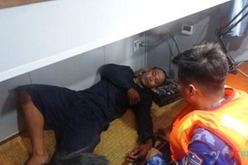 Bộ tư lệnh Vùng Cảnh sát biển 4 cấp cứu thành công ngư dân gặp nạn trên biển