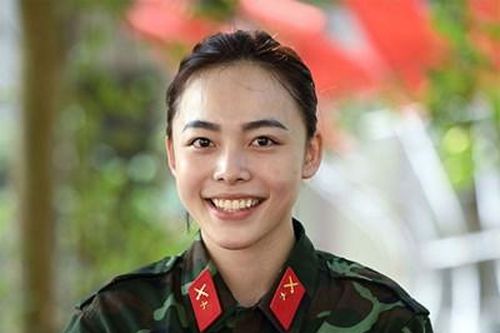 Con gái mẹ đã thành chiến sĩ