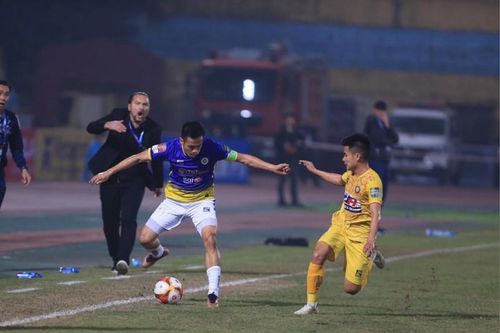 HLV Bandovic: 'Hà Nội FC cần thêm cầu thủ như Văn Quyết'