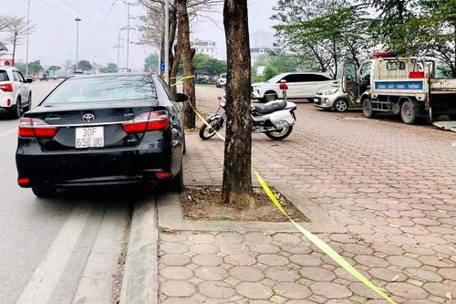 Tài xế Camry vi phạm nồng độ cồn, dùng giấy phép lái xe nghi giả