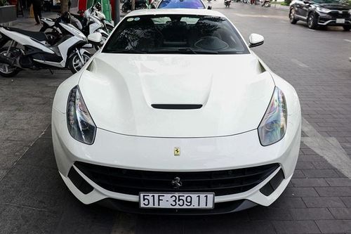 'Soi' Ferrari F12 Berlinetta hơn 22 tỷ màu độc nhất Việt Nam