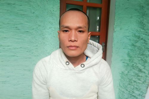 Bắt đối tượng trốn nã sống chui lủi suốt 2 năm tại Lào
