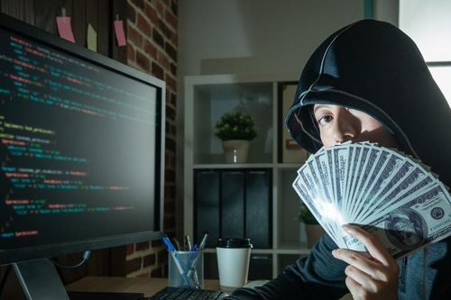 Truy tố nhóm đối tượng 'gài bẫy hối lộ' để tống tiền