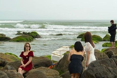 Cảnh đẹp hiếm có ở bãi đá rạn Nam Ô hút hồn giới trẻ Đà Nẵng