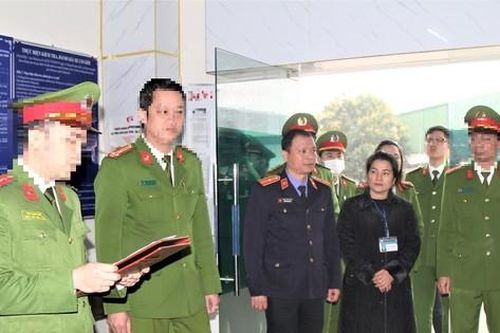 Bắt phó giám đốc và hai kiểm định viên trung tâm đăng kiểm ở Nghệ An