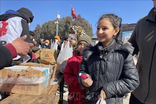 Động đất tại Thổ Nhĩ Kỳ, Syria: Hàng cứu trợ quốc tế tiếp tục gửi về vùng thiên tai