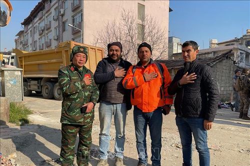 Người dân cảm kích trước nỗ lực của lực lượng cứu hộ, cứu nạn Việt Nam