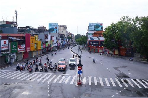 Bị phạt vì đi bộ qua đường không đúng quy định