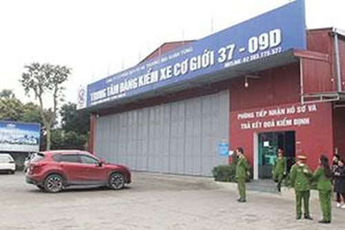 Nghệ An: Bắt phó giám đốc và 2 kiểm định viên Trung tâm Đăng kiểm xe cơ giới 37-09D