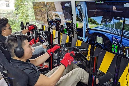 Đua xe ảo, giá ngang ô tô thật