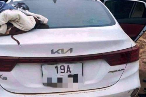 Tuột khỏi tay mẹ sau màn nhảy sông tự tử, diễn biến kỳ diệu sau đó khiến bé gái giữ được tính mạng