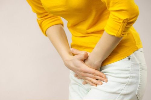 Đi tân trang vùng kín, người phụ nữ trẻ tuổi gặp biến chứng