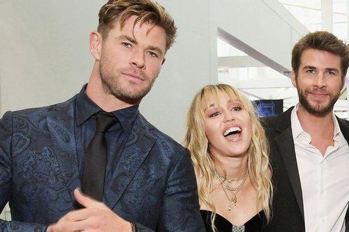 Miley Cyrus được chị dâu của chồng cũ khen ngợi bài 'hit' mới