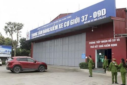 Bắt phó giám đốc và 2 kiểm định viên Trung tâm đăng kiểm 37-09D ở Nghệ An