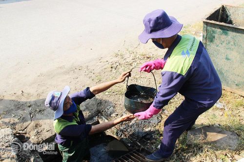 Những công nhân làm sạch phố phường