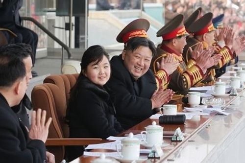 Con gái ông Kim Jong-un thành tâm điểm chú ý trong sự kiện thể thao