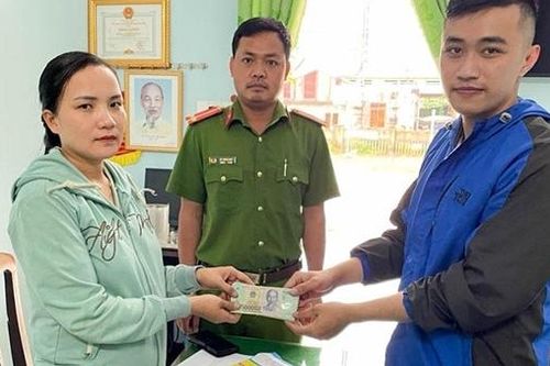 Trả lại gần 40 triệu đồng cho người đánh rơi