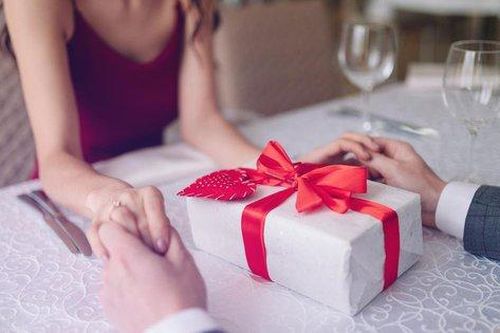 Ngày Valentine trắng sắp đến, ai sẽ là người phải tặng quà?
