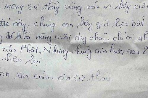 Đau lòng bé gái bị bỏ rơi gần cổng chùa và lá thư nhờ sư thầy nuôi giúp