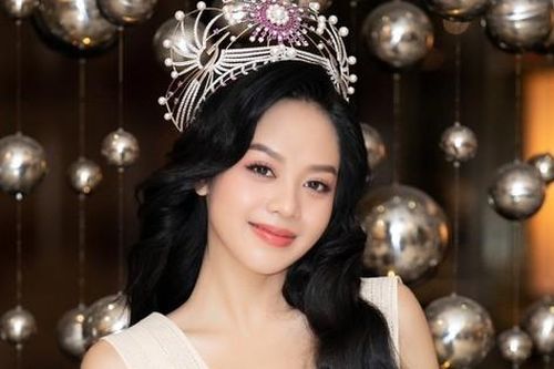 Đây phải chăng là màu sắc và kiểu trang phục Hoa hậu Thanh Thủy đặc biệt yêu thích?