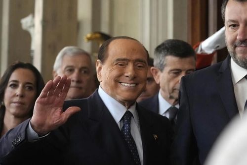 Cựu Thủ tướng Italia Berlusconi trắng án sau cáo buộc hối lộ nhân chứng