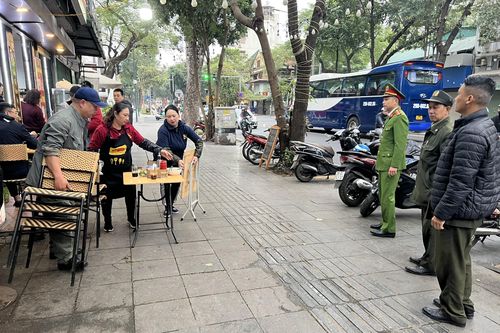 Thẳng tay dẹp bãi trông giữ xe nếu vi phạm khiến người dân bức xúc