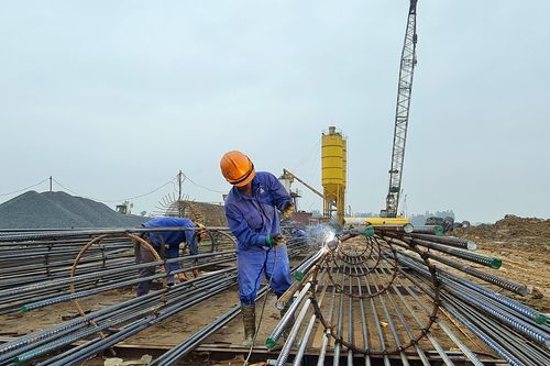 Phấn đấu 'cán đích' sớm đoạn cao tốc Nghi Sơn-Bãi Vọt
