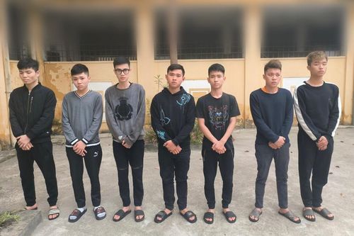 Giải quyết mâu thuẫn bằng 'bom xăng', 7 thanh niên bị tạm giữ hình sự