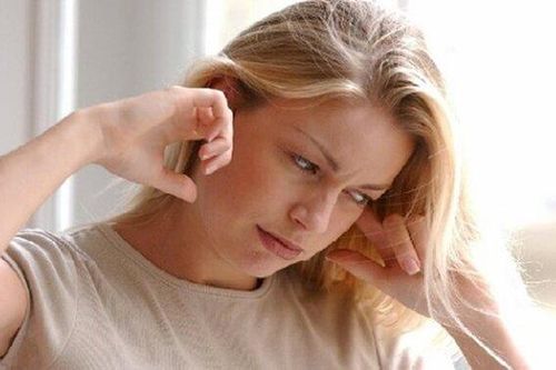 Vì sao có những người thường xuyên ngứa tai?