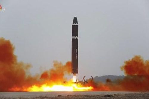 Triều Tiên lên tiếng sau khi bất ngờ phóng ICBM Hwasong-15