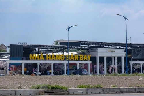 Cần Thơ: Tháo dỡ nhà hàng sân bay xây không phép trên đất nông nghiệp