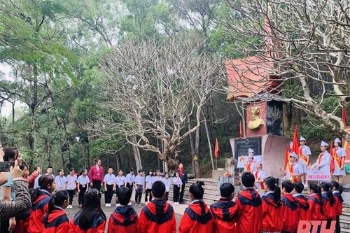 Muôn vàn tình yêu thương với Bác kính yêu!