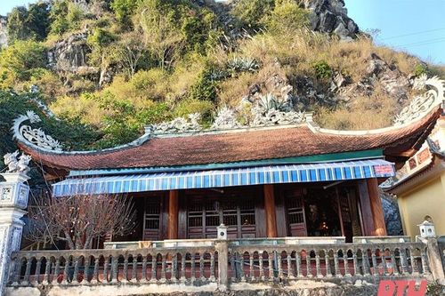 Linh thiêng đền Chầu Đệ tứ
